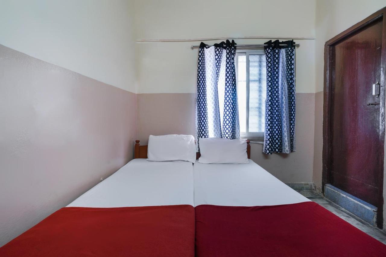 Spot On Sri Sai Lohith Lodge Near Snow World Secundurabad Eksteriør billede