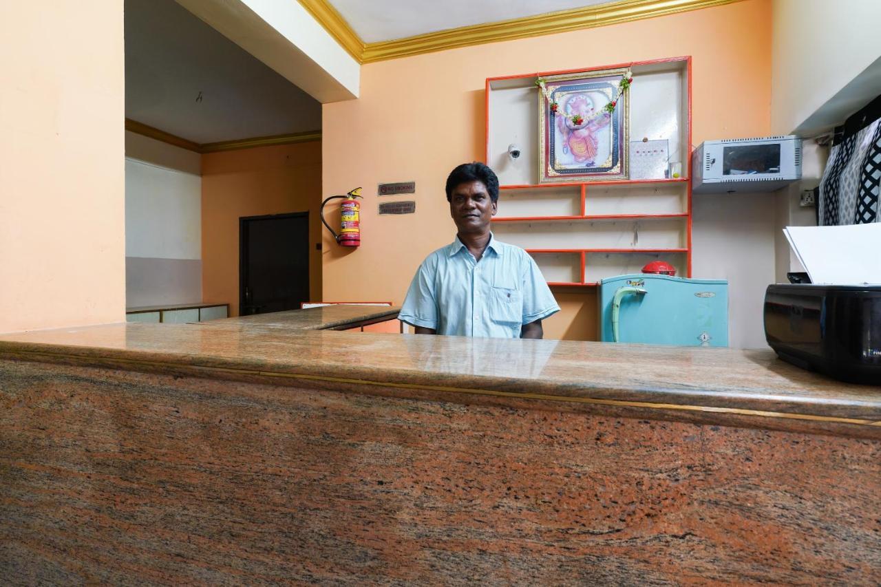 Spot On Sri Sai Lohith Lodge Near Snow World Secundurabad Eksteriør billede