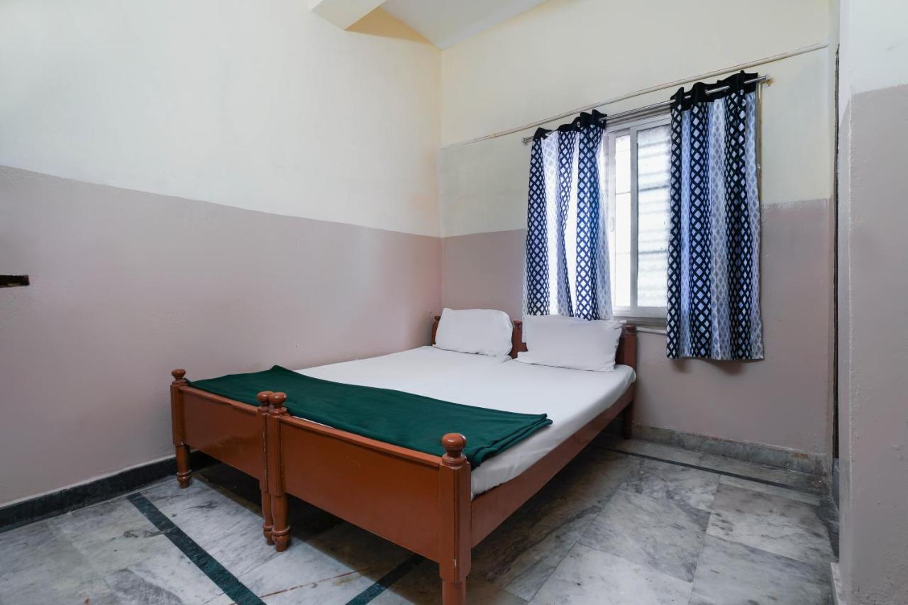 Spot On Sri Sai Lohith Lodge Near Snow World Secundurabad Eksteriør billede